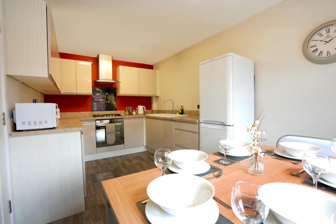 Bright & Modern 4 Bedroom Townhouse Stafford Exterior photo
